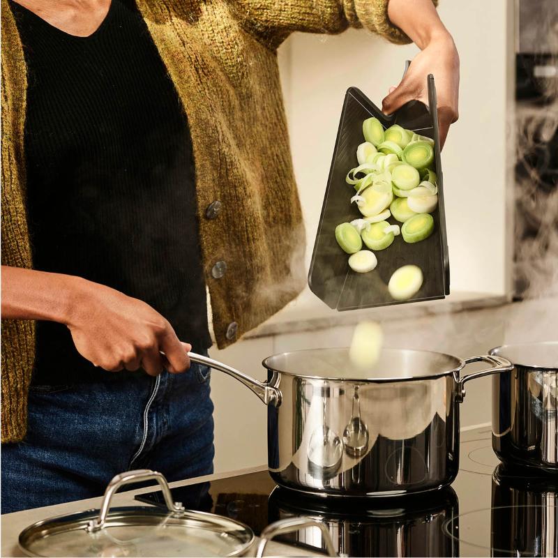 Joseph Joseph Chop2pot plus skärbräda 34,5x26,3 cm svart