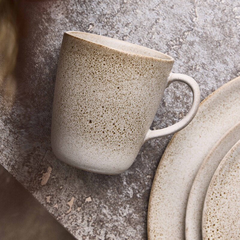 Aida RAW mugg med öra 35 cl sandy beige