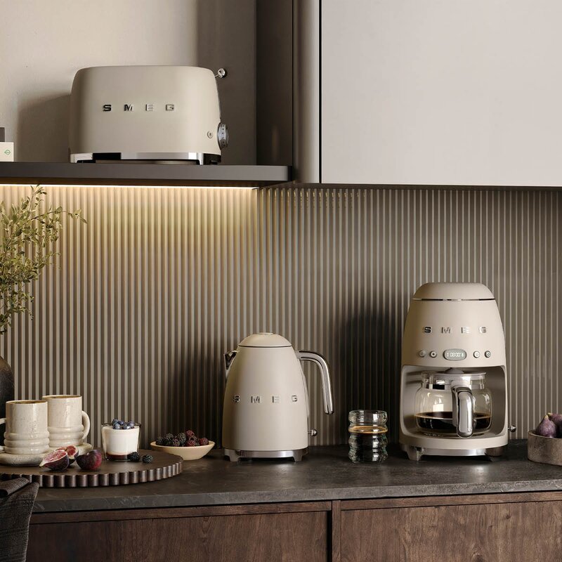 SMEG vattenkokare KLF03 1,7 L moonlight