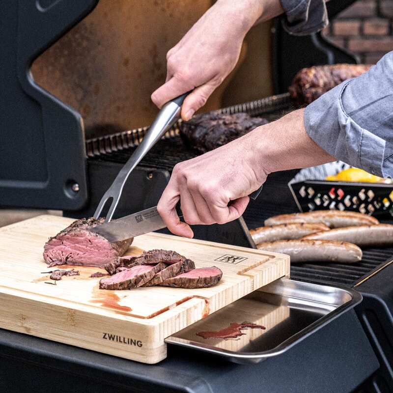 Zwilling BBQ+ skärbräda i bambu med uppsamlingsbricka 30x39 cm