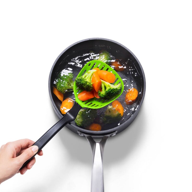 Dreamfarm Hålslev med vinklat skaft 28,8 cm grön