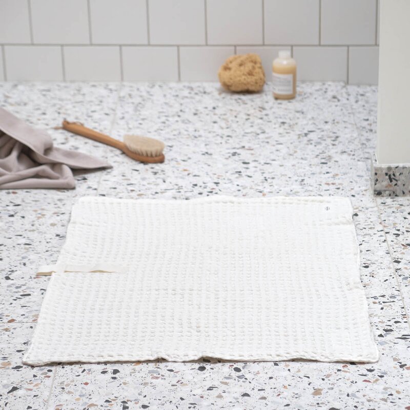 The Organic Company Big Waffle badrumsmatta 80x55 cm vit