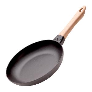 Staub Stekpanna 24 cm Trähandtag