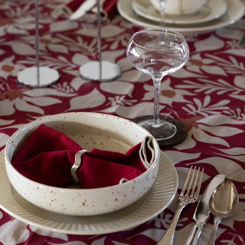 Sagaform Edith bordsduk 280x150 cm vinröd