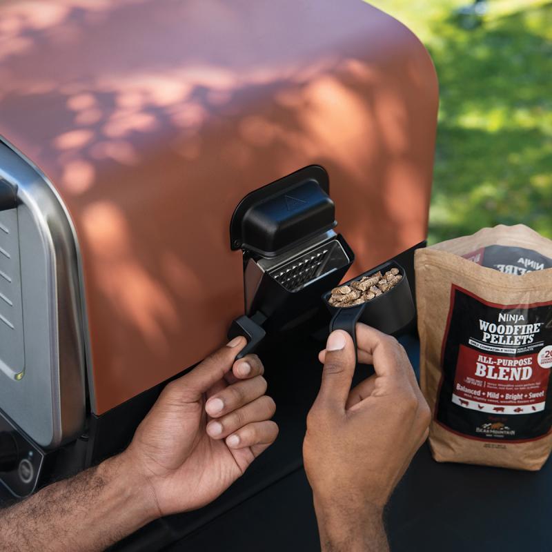 Ninja Woodfire elektrisk ugn för utomhusbruk 2400W