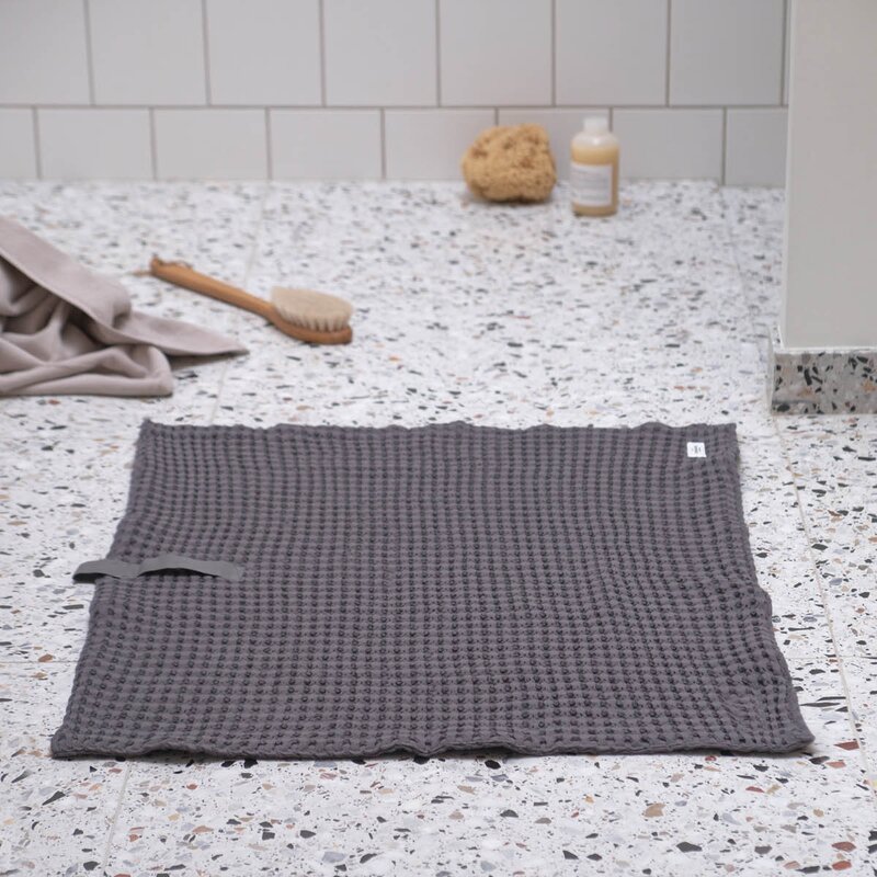 The Organic Company Big Waffle badrumsmatta 80x55 cm mörkgrå