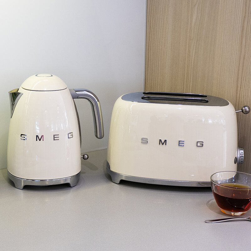 SMEG Vattenkokare KLF03 1,7 L Creme