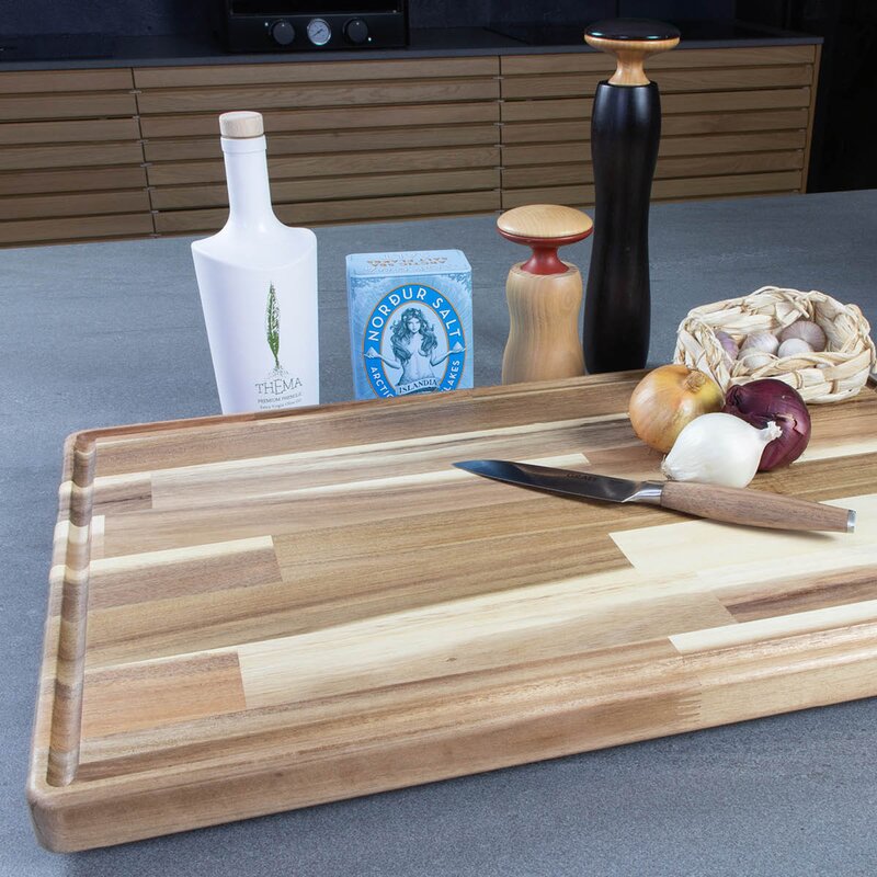 Grand Gourmet Skärbräda large 37x28x3 cm hasselträ