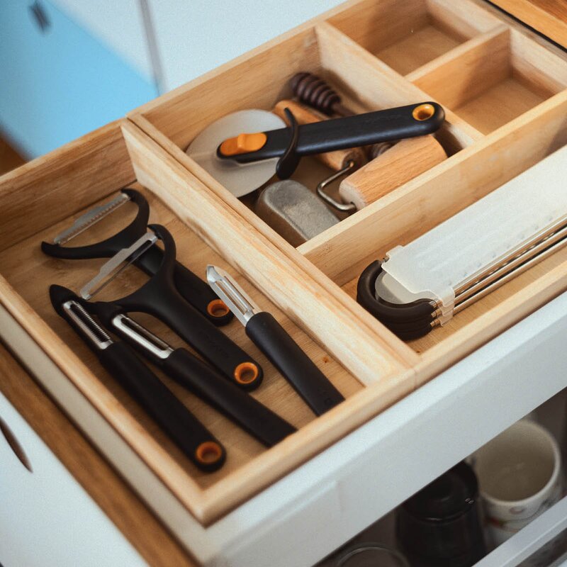 Fiskars Functional Form fruktskalare rörligt blad 25,5 cm svart/stål