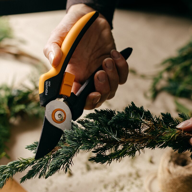 Fiskars Solid™ sekatör P341 20,6 cm svart/orange