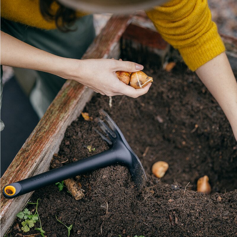 Fiskars Solid™ planteringshacka 28,2 cm svart