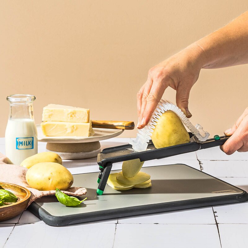 Dreamfarm Mandolin med fingerskydd 28,5 cm svart/grön