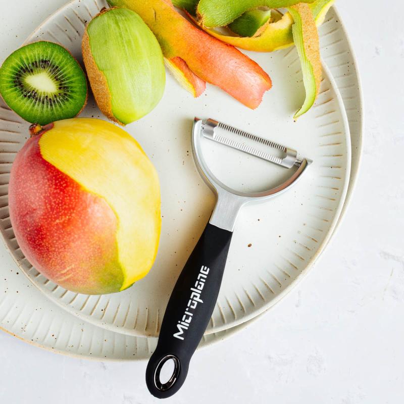 Microplane Professional Y-skalare med tandat blad svart