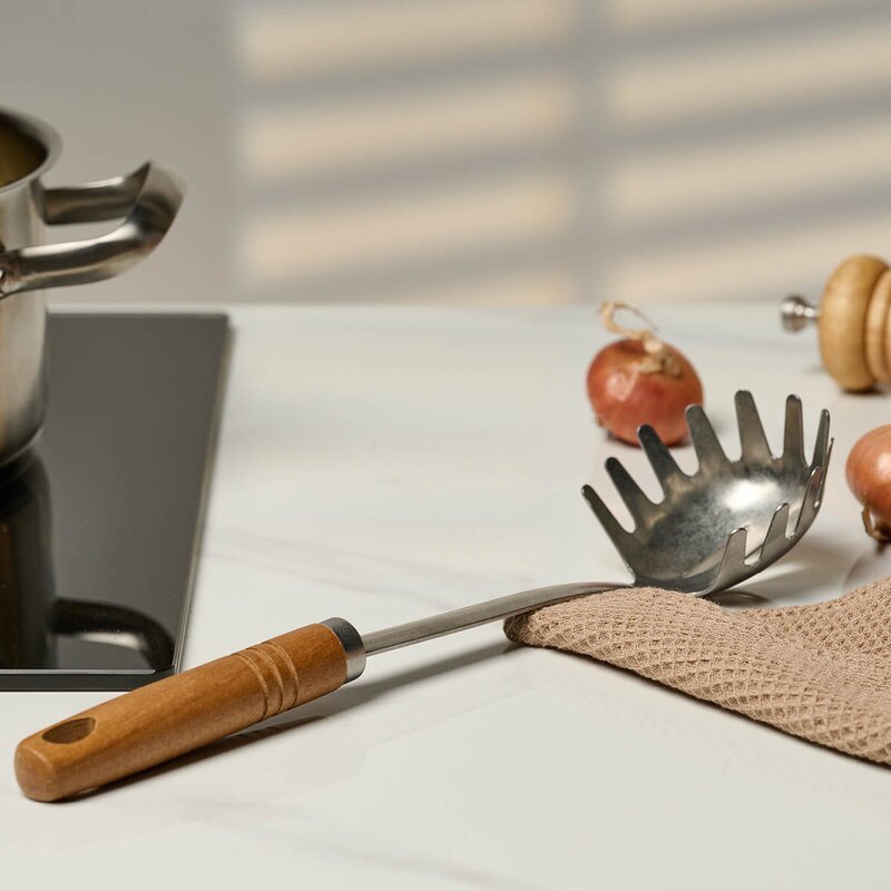 Anders Petter Signerat spaghettislev 32,5 cm akacia