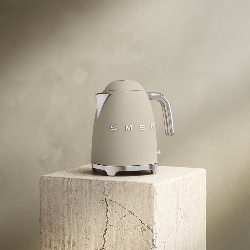 SMEG vattenkokare KLF03 1,7 L moonlight