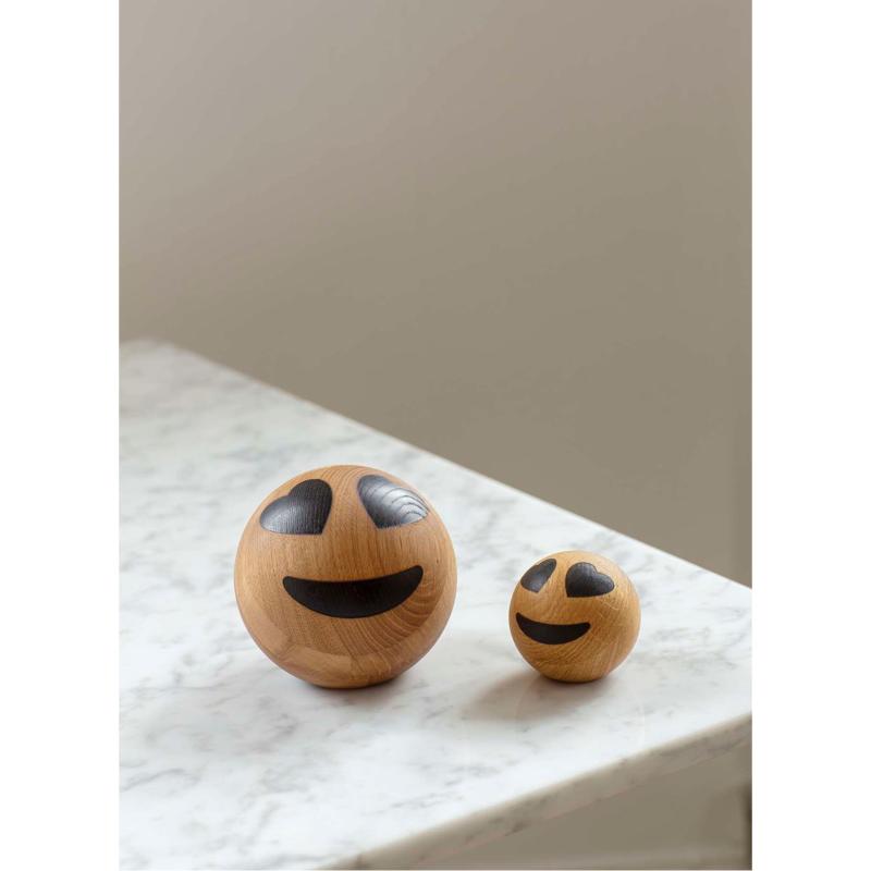 Spring Copenhagen Emojiboll Ek 11 cm Big heart eyes 