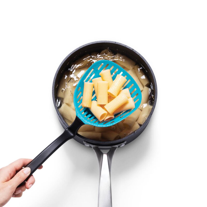 Dreamfarm Hålslev med vinklat skaft 28,8 cm dreamfarm blå