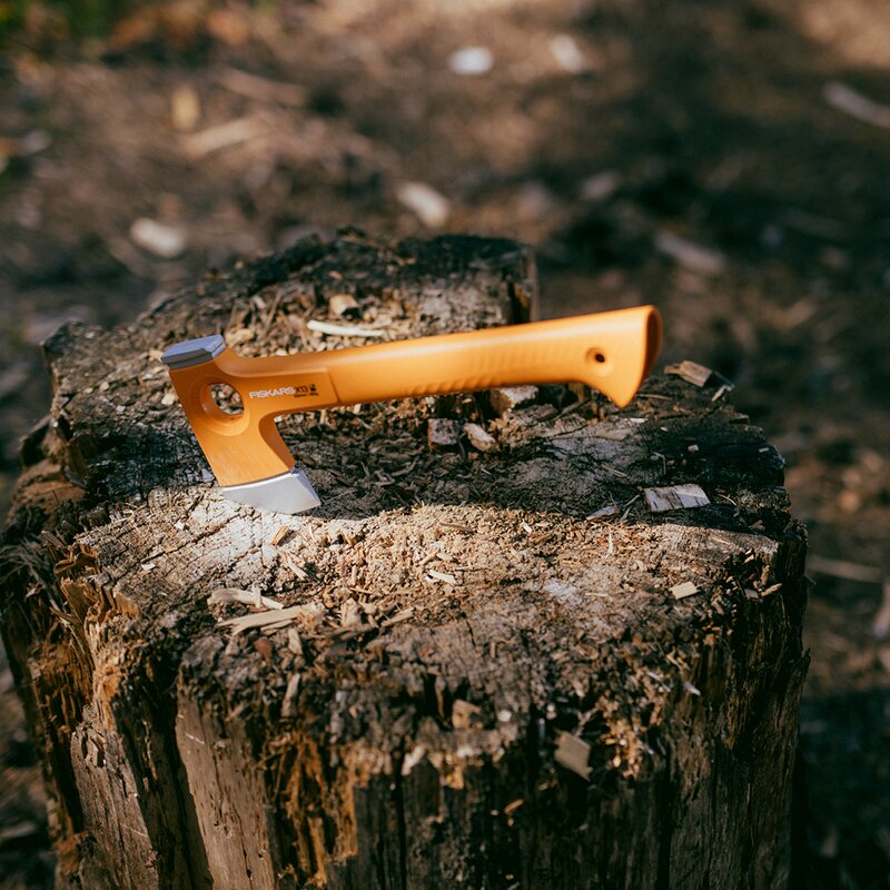 Fiskars X-series™ X13 ultralätt turyxa 33,5 cm orange