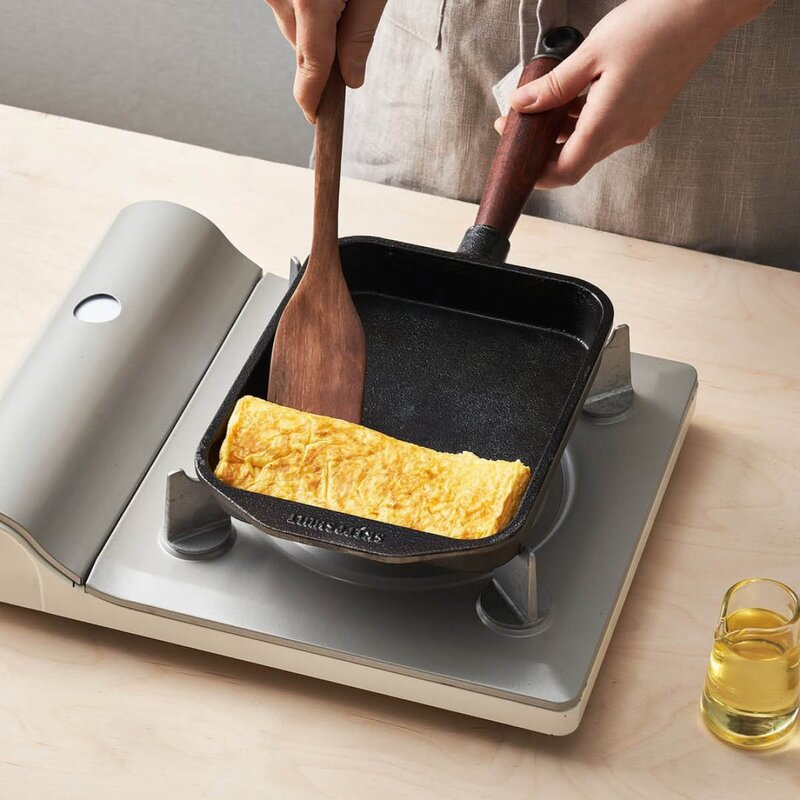 Skeppshult Traditional omelettpanna rektangulär 16x22 cm med trähandtag