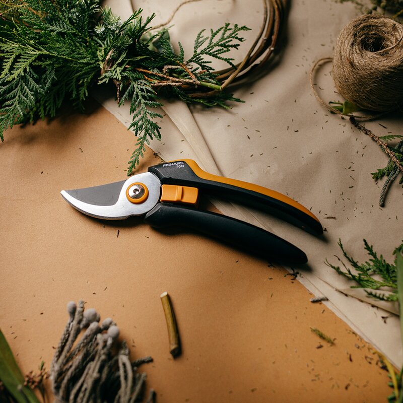 Fiskars Solid™ sekatör P341 20,6 cm svart/orange