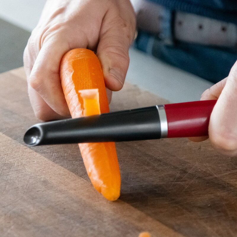 KitchenAid Core grönsaksskalare 21,9 cm empire red