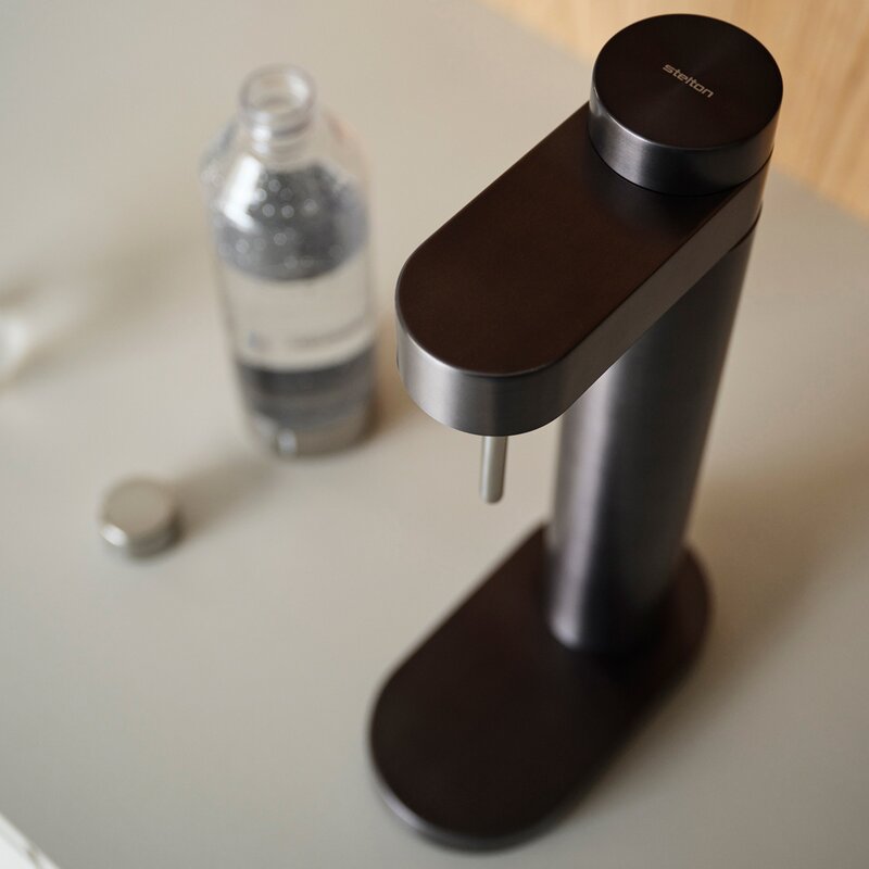 Stelton Brus Kolsyremaskin 42 cm Black Metallic