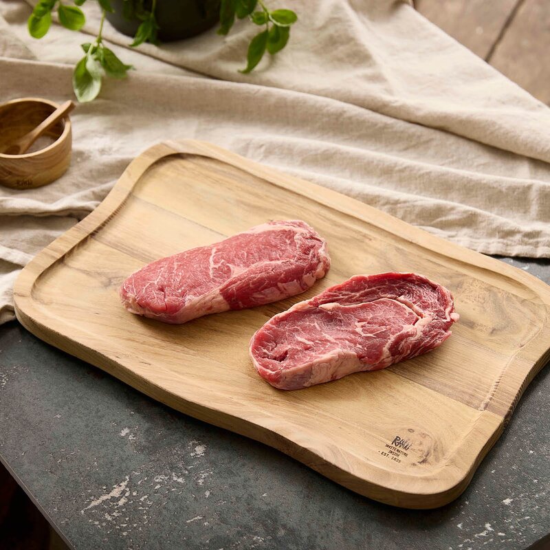 Aida RAW skärbräda med saftspår 40x26 cm teak