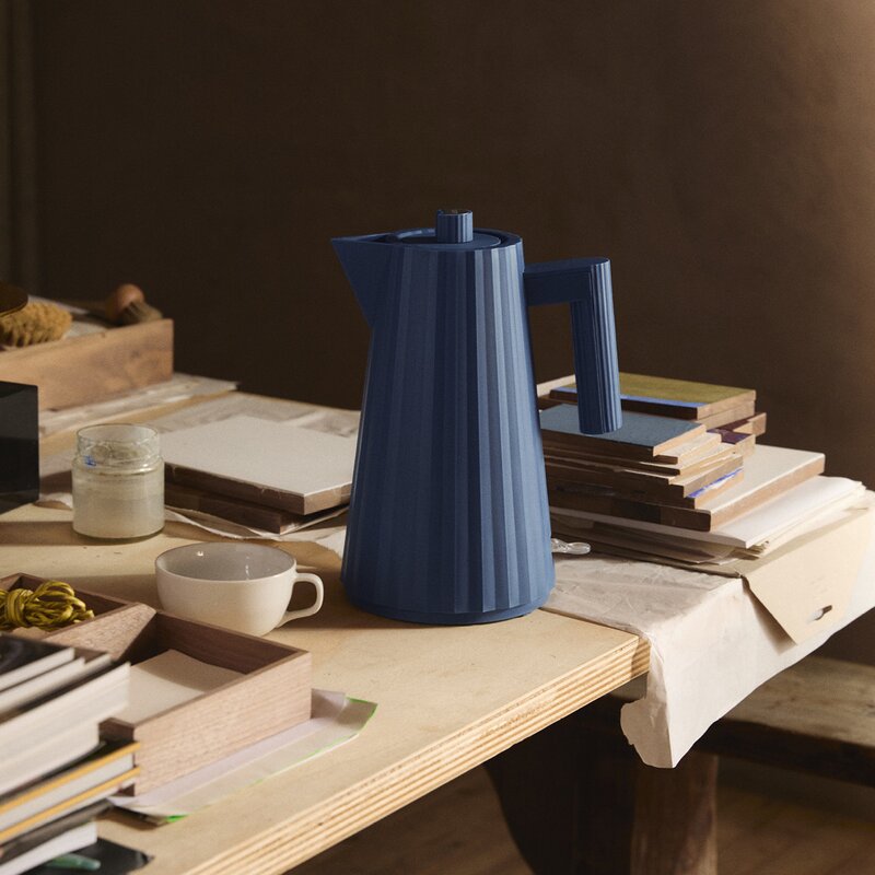 Alessi Plissé vattenkokare 1,7 L 2400W blå