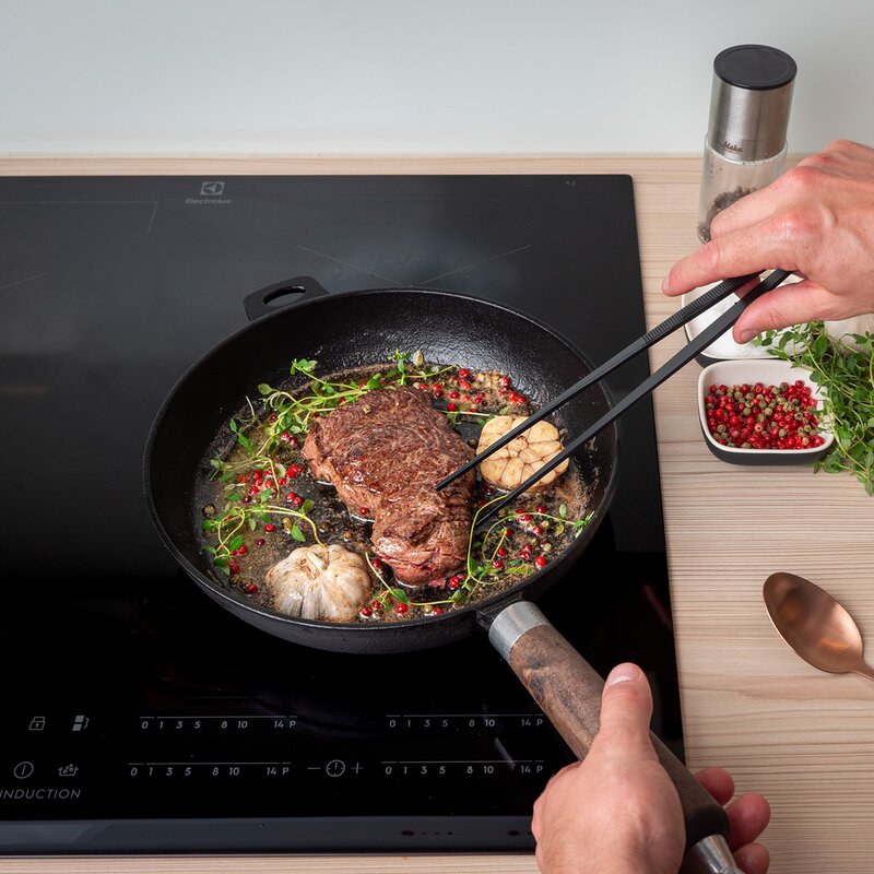 Maku Stekpanna i gjutjärn med trähandtag 24 cm