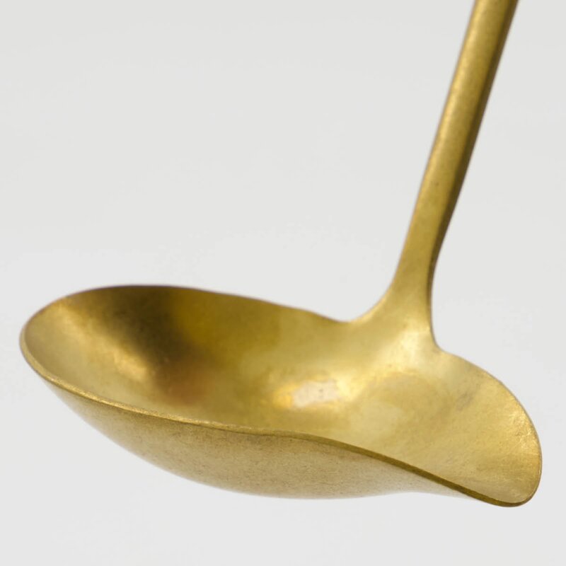 Nicolas Vahé Daily såsslev 17 cm antik guld