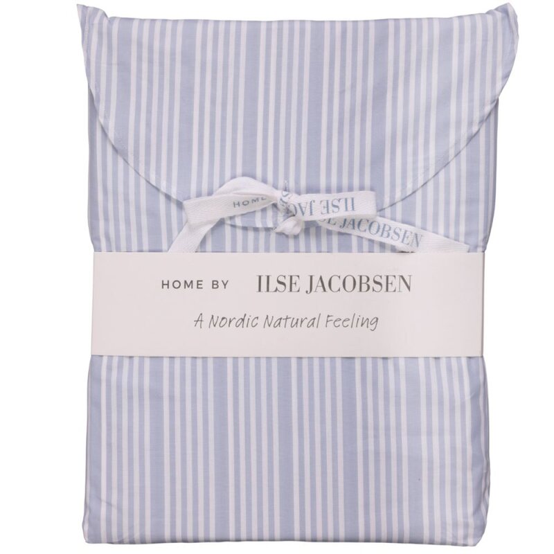 Home by Ilse Jacobsen Bedding Collection bäddset 140x200 cm + 63x60 cm powder blue stripes