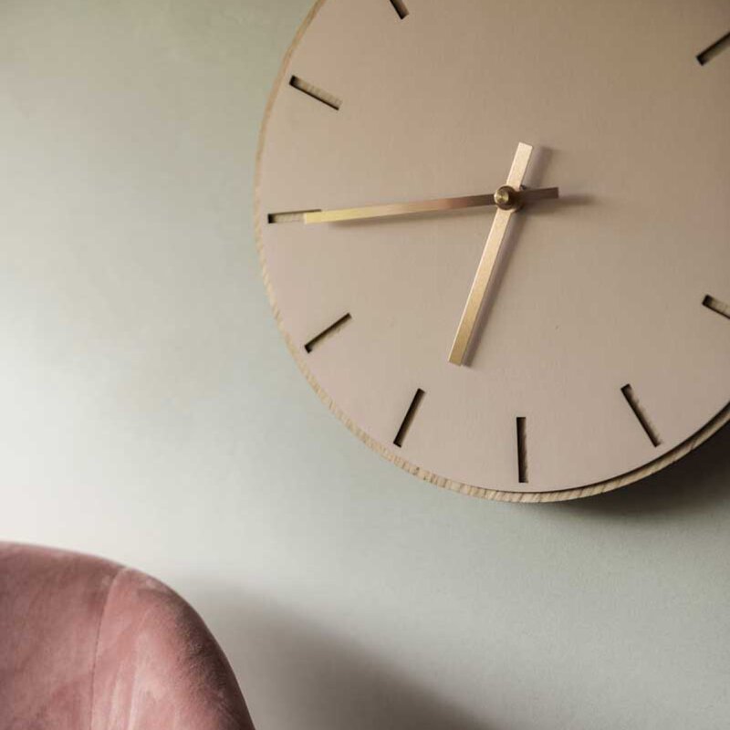 Hemverk Powder väggklocka 28 cm rosa med guldvisare