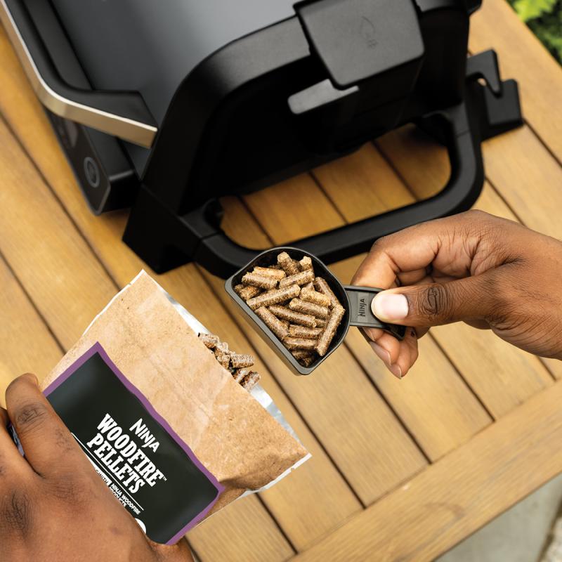 Ninja Woodfire elektrisk grill för utomhusbruk 7-in-1 2400W