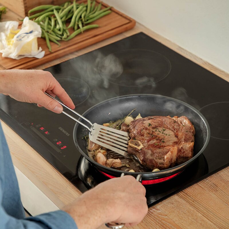 Eva Trio Stainless Steel stekpanna 28 cm keramisk titanbeläggning