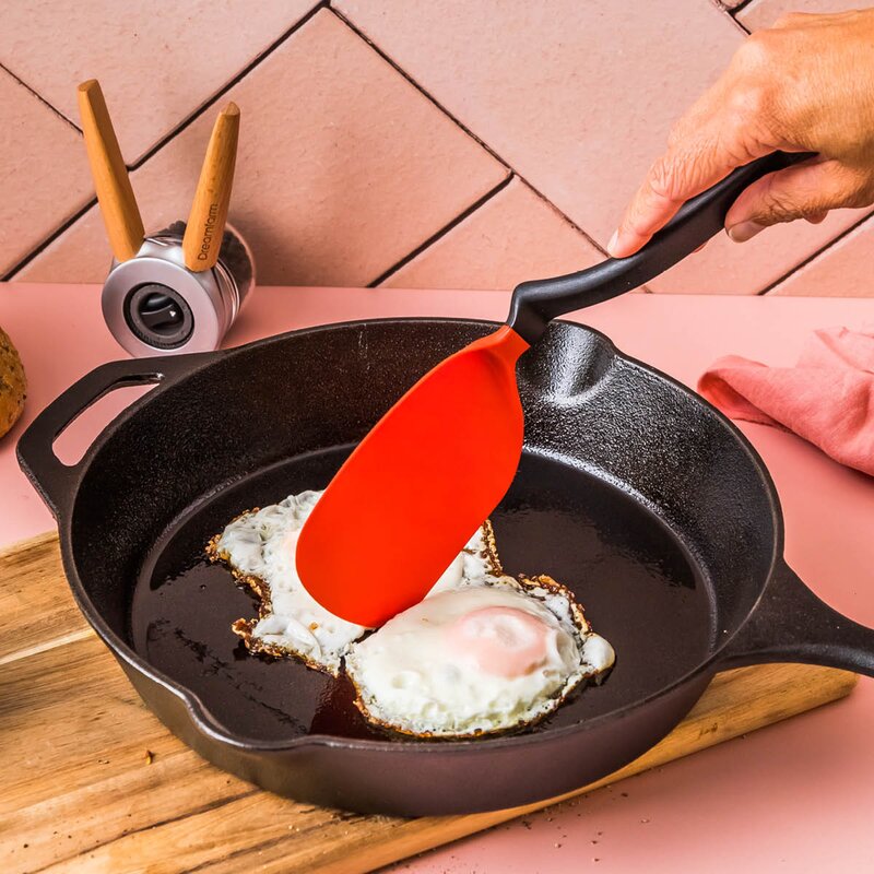 Dreamfarm Stekspade med vinklat skaft flexibel 30,5 cm röd