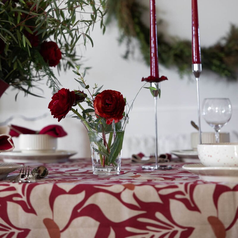 Sagaform Edith bordsduk 280x150 cm vinröd