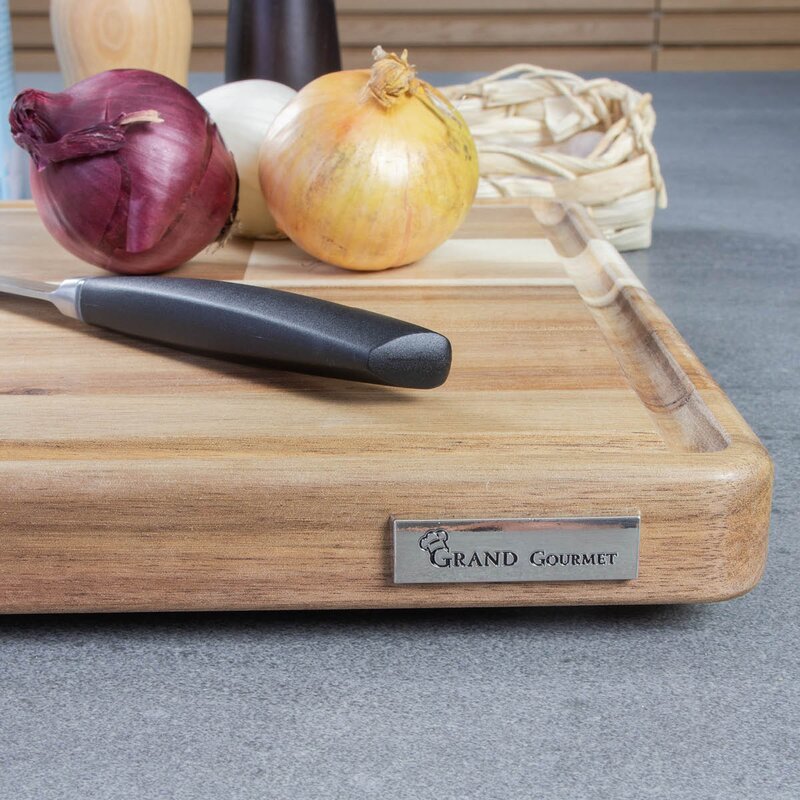 Grand Gourmet Skärbräda large 37x28x3 cm hasselträ