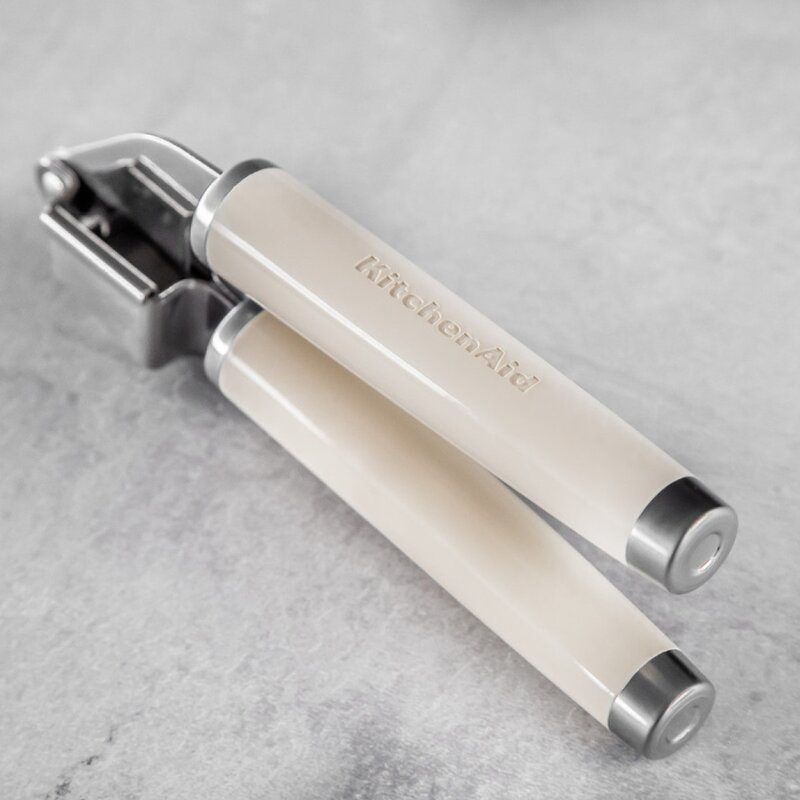 KitchenAid Core vitlökspress 19 cm almond cream