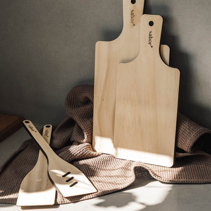 Sabor Trevig stekspade perforerad 30 cm Accoya