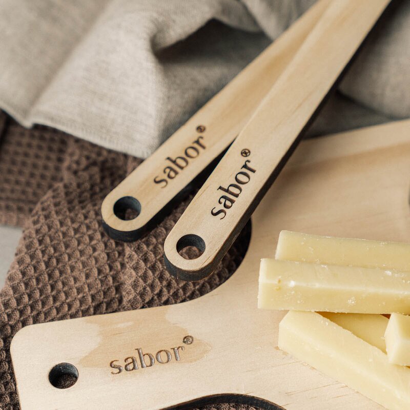 Sabor Trevig stekspade perforerad 30 cm Accoya