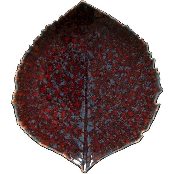 Riviera hortensiablad assiett 17×15 cm granatröd/svart fläckad