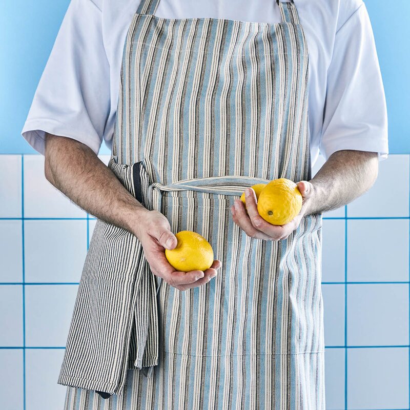 House Doctor Cook förkläde i bomull 90x90 cm blå/sand