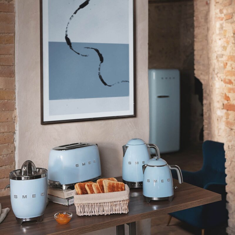 SMEG Vattenkokare 7 temperaturer KLF04 1,7 L Blå