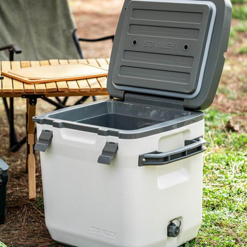 Stanley Adventure Kylbox 28L Vit