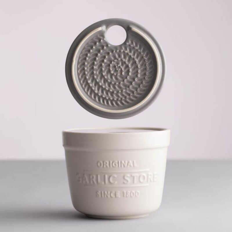Mason Cash Innovative Kitchen vitlöksgömma med rivlock creme