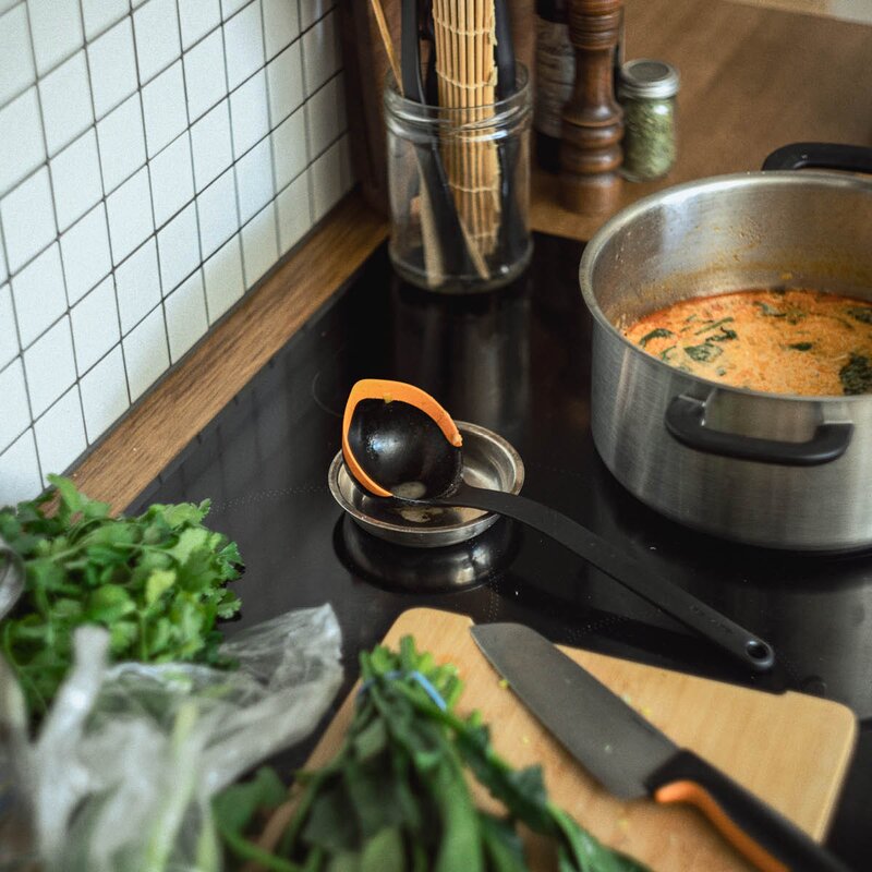 Fiskars Functional Form soppslev 36 cm svart/rostfritt stål