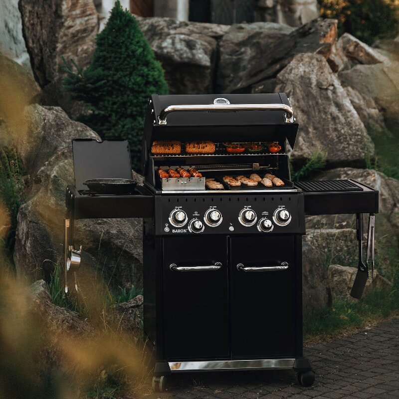 Broil King Baron 490 gasolgrill Shadow med rotisserie och sidobrännare
