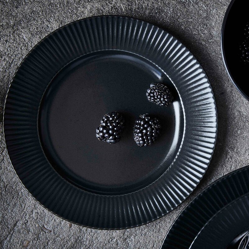 Aida Groovy Tallrik 27 cm Svart