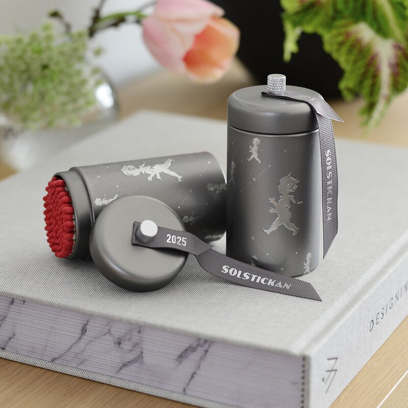 SOLSTICKAN Tändsticksrör 2025 års design silver