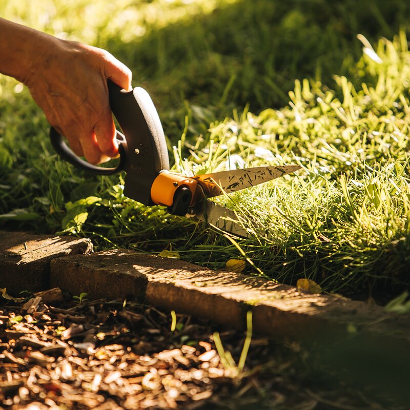 Fiskars Servo-system grässax GS42 32,2 cm svart